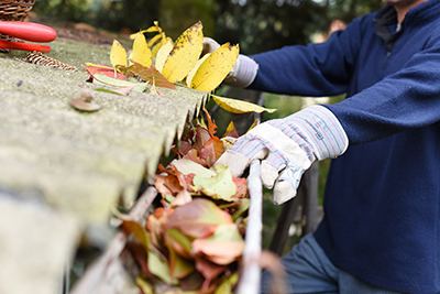Spotswood NJ gutter cleaning, Spotswood NJ homeowner cleaning leaves out of gutter